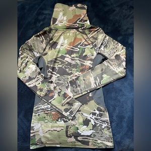 Under Armour top